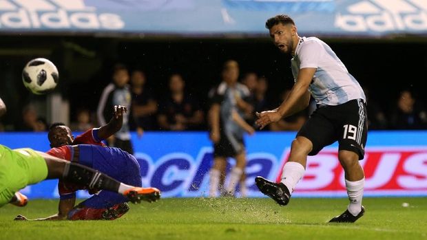 Sergio Aguero menggenapkan kemenangan Argentina atas Haiti.