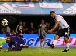 Tiga menit kemudian, Aguero menjebol gawang Haiti untuk memantapkan kemenangan Argentina menjadi 4-0. Foto: Agustin Marcarian/Reuters