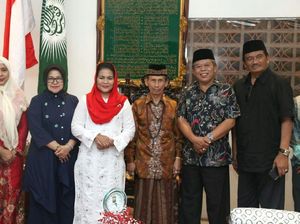 Pengasuh Ponpes di Kediri Ini Serasa Ketiban Pulung Bertemu Puti Pengasuh Ponpes di Kediri Ini Serasa Ketiban Pulung Bertemu Puti