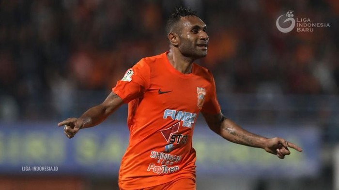 penyerang borneo fc titus bonai