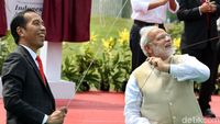 Jokowi dan PM India Bermain Layang-layang di Monas