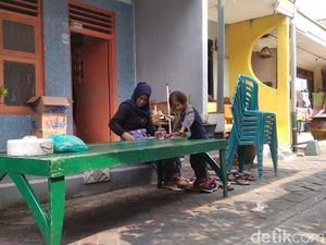 Kebakaran Kos 8 Tewas, Ibu Korban: Anak Saya Meluk Bayinya Kebakaran Kos 8 Tewas, Ibu Korban: Anak Saya Meluk Bayinya