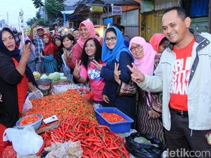 Di Pasar Kebalen Malang, Puti Jadi Magnet Emak-emak