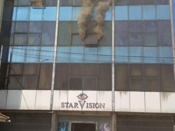 Gedung StarVision Terbakar, 15 Mobil Damkar Dikerahkan