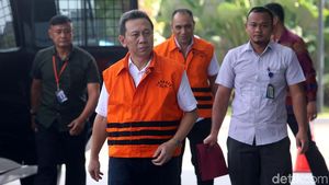 Perusahaanya Ikut Jadi Tersangka, Bupati Nonaktif Kebumen Pilih Diam