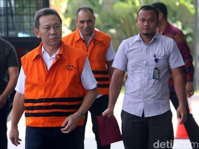 Perusahaanya Ikut Jadi Tersangka, Bupati Nonaktif Kebumen Pilih Diam
