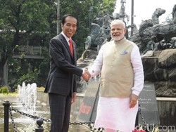 Jokowi Sambut PM India dengan Layangan dan Budaya Hindu