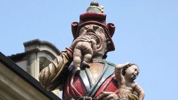 Foto: Ngeri! Ini Patung Pemakan Anak Kecil