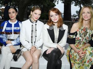 Foto: Adu Gaya Selebriti Dunia di Fashion Show Louis Vuitton