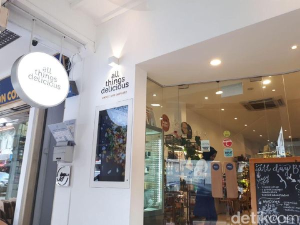 Enaknya Smoothies Bowl dan Gula Melaka Scone di Kafe Halal Singapura