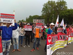 Mahasiswa dan Petani Garam Demo Tolak Impor Garam 3,7 Juta Ton