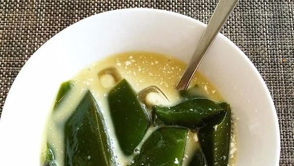 Ting..Ting! Segarnya Es Cincau Hitam dan HIjau Dipadu dengan Sirop Buat Berbuka