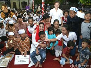 Ke Blitar, Puti Nyekar dan Bukber Anak Yatim di Makam Bung Karno Ke Blitar, Puti Nyekar dan Bukber Anak Yatim di Makam Bung Karno