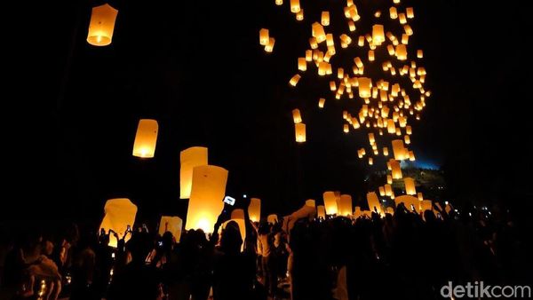 Lampion Waisak Borobudur yang Indah dan Bikin Hati Damai