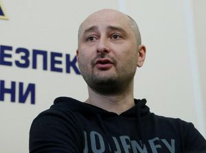 Bangkitnya Jurnalis Rusia Pengkritik Putin dari Kematian Bangkitnya Jurnalis Rusia Pengkritik Putin dari Kematian