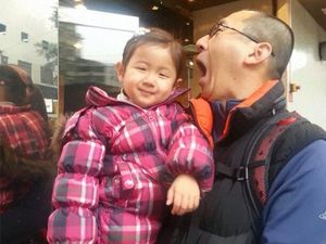 Viral, Foto Kedekatan Ayah-Anak Selama 10 Tahun yang Menghangatkan Hati