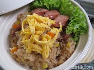 Punya Beras dan Rice Cooker? Bikin Nasi Sosis dan Teri Pedas yang Enak Buat Berbuka