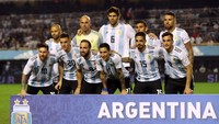 Inilah starting line-up Argentina. Gonzalo Higuain jadi ujung tombak dengan disokong oleh Messi, Manuel Lanzini, dan Angel Di Maria. Foto: Marcos Brindicci/Reuters