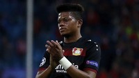 Sayap berusia 20 tahun milik RC Genk Leon Bailey juga dirasa layak menggantikan Hazard. Ia sudah mencetak 15 gol dari 77 penampilan bersama klubnya, dan punya waktu banyak untuk berkembang di Inggris. (Foto: Gonzalo Arroyo Moreno/Getty Images)