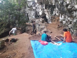 Melihat Gua yang Simpan Lukisan Tangan Purba Tertua di Dunia