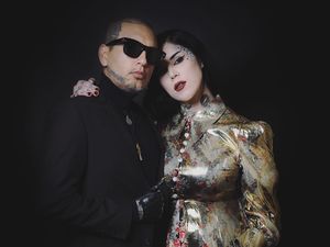 Uniknya Suvenir Pernikahan Kat Von D, Lipstik Spesial Khusus untuk Tamu Uniknya Suvenir Pernikahan Kat Von D, Lipstik Spesial Khusus untuk Tamu