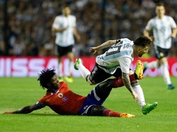 Argentina sangat mendominasi permainan. Akan tetapi, mereka kesulitan mencetak gol. Foto: Gabriel Rossi/Getty Images