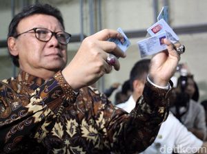 Tjahjo Kumolo Cek Gudang e-KTP yang Tercecer di Bogor