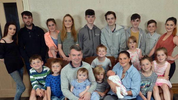 Potret Keluarga Besar! Anak ke-21 Bakal Segera Lahir