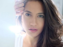 Cantiknya Nggak Abis-abis! Pevita Pearce Pose Bareng Model Victorias Secret