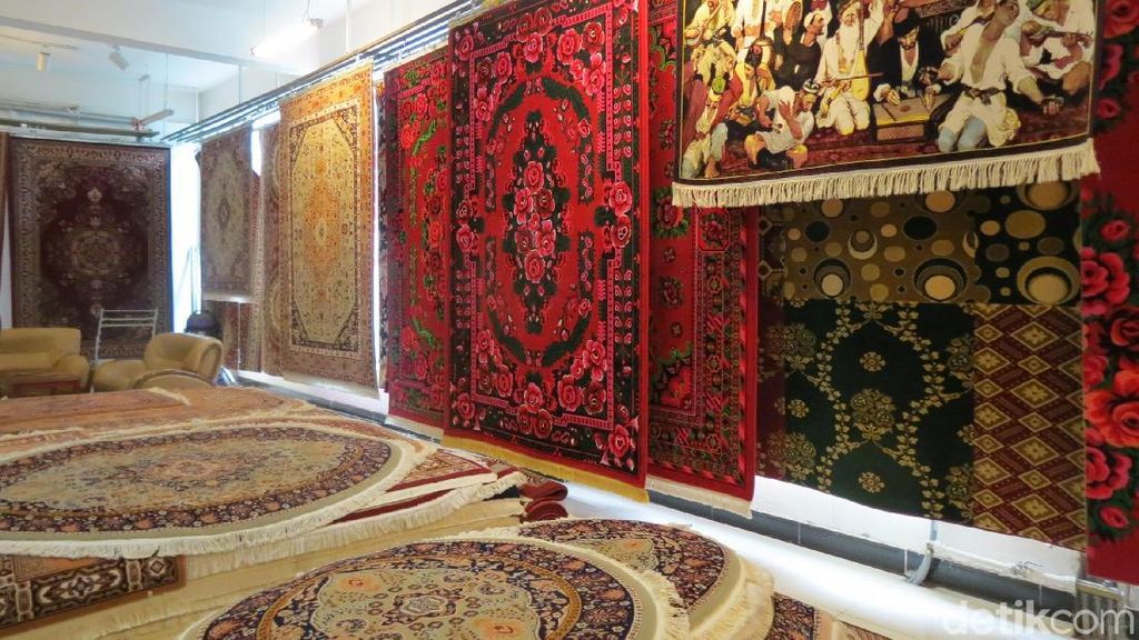 Foto Oleh-oleh Xinjiang: Karpet Tradisional Muslim Uyghur Foto Oleh-oleh Xinjiang: Karpet Tradisional Muslim Uyghur