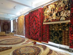 Mesti Beli! Karpet Tradisional Muslim Uyghur di Xinjiang