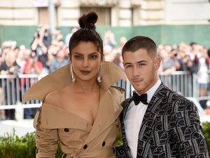 Priyanka Chopra dan Nick Jonas Saling Menggoda di Sosmed Priyanka Chopra dan Nick Jonas Saling Menggoda di Sosmed
