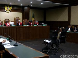 Detik-detik Jaksa Tuntut Fredrich Yunadi 12 Tahun Penjara Detik-detik Jaksa Tuntut Fredrich Yunadi 12 Tahun Penjara