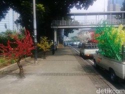 Pohon Imitasi di DKI Bakal Dipasang Lagi, Bukan di Trotoar