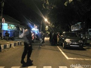 Densus Amankan Busur Panah dari Rumah Terduga Teroris Probolinggo Densus Amankan Busur Panah dari Rumah Terduga Teroris Probolinggo
