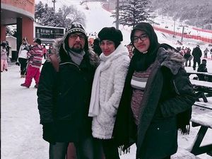 Jarang Muncul di TV, Begini Kabar Devi Permatasari dan Keluarga