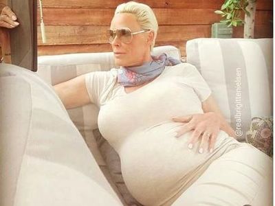 10 Fakta Mengejutkan Artis 54 Tahun yang Hamil dengan Mantan Pelayan