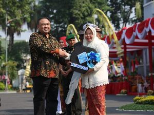 HUT Surabaya, Pelindo III Beri Kado 4 Truk Kebersihan HUT Surabaya, Pelindo III Beri Kado 4 Truk Kebersihan