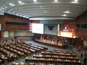 Gelar Paripurna, DPR Terima Laporan BPK dan Sri Mulyani