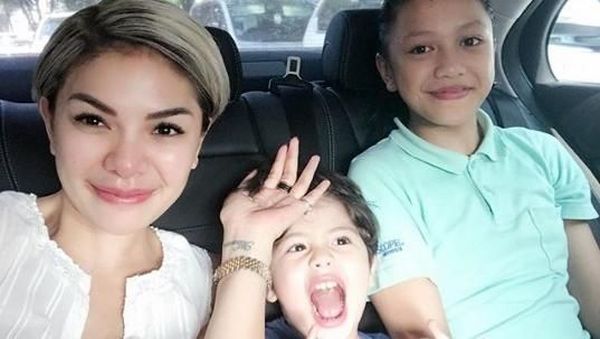 Nikita Mirzani Galau-galau di Medsos, Putrinya Kabur dari Rumah