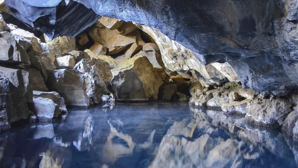 Foto: Pemandian Air Panas dalam Gua Bisa Seindah Ini