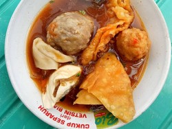 Bakso Ketupat Malang hingga Siomay Maknyus di Kawasan RS Mata Aini