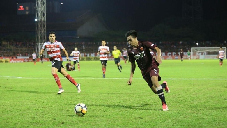 Dua Pemain PSM Dapat Pujian Usai Kemenangan atas Madura United Dua Pemain PSM Dapat Pujian Usai Kemenangan atas Madura United