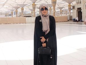 Umrah saat Ramadan, Viany Zaelany Tak Bisa Tahan Tangisan Umrah saat Ramadan, Viany Zaelany Tak Bisa Tahan Tangisan