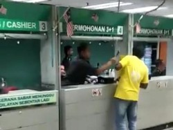 Viral Petugas Imigrasi Marah-marah dan Pukul Kepala Pria Asing