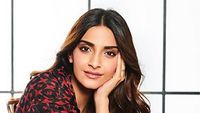 Pesona Sonam Kapoor, Aktris Bollywood dengan Bayaran Tertinggi