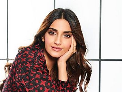 Pesona Sonam Kapoor, Aktris Bollywood dengan Bayaran Tertinggi