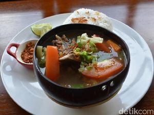 Buka Puasa dengan Sop Iga Tempurung Kelapa yang Unik Buka Puasa dengan Sop Iga Tempurung Kelapa yang Unik