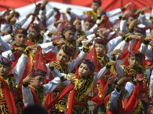 Risma Pamer Hasil Kerjanya di Hari Jadi Kota Surabaya ke-725 Tahun Risma Pamer Hasil Kerjanya di Hari Jadi Kota Surabaya ke-725 Tahun