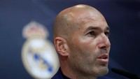 Pencapaian beberapa hari lalu itu membuat Zidane menjadi pelatih pertama yang mengantar timnya meraih titel Liga Champions tiga musim secara beruntun. (Foto: Juan Medina/REUTERS)